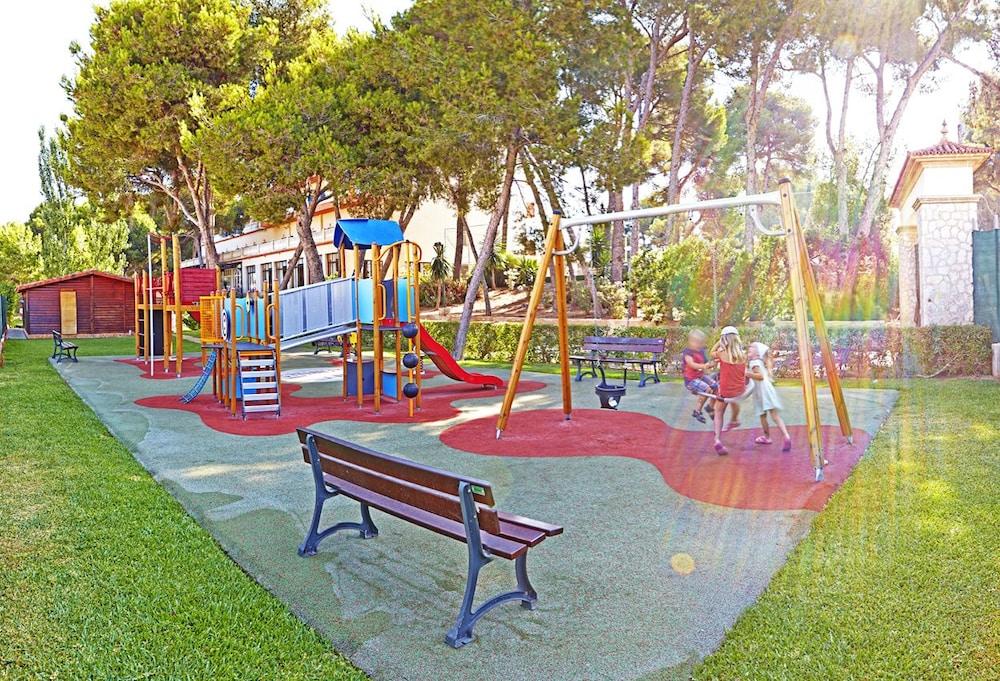 Sahara Nubia Gobi Otel Ses Cadenes Dış mekan fotoğraf Playground in the park